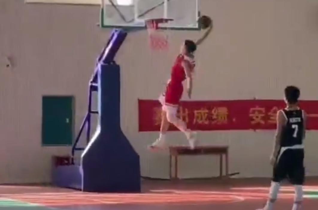 16岁长臂展,16岁弹跳训练扣篮