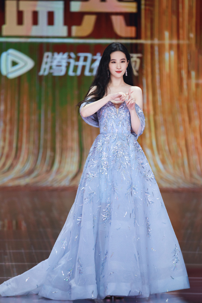 热巴杨幂刘亦菲同台,杨幂热巴刘亦菲高圆圆