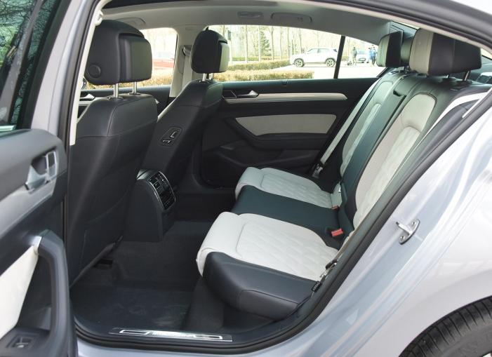 30天卖207万车,30天卖19辆车