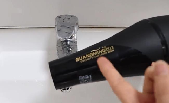 冬天水管冻住妙招图片,冬天空调出水管冻住了怎么办