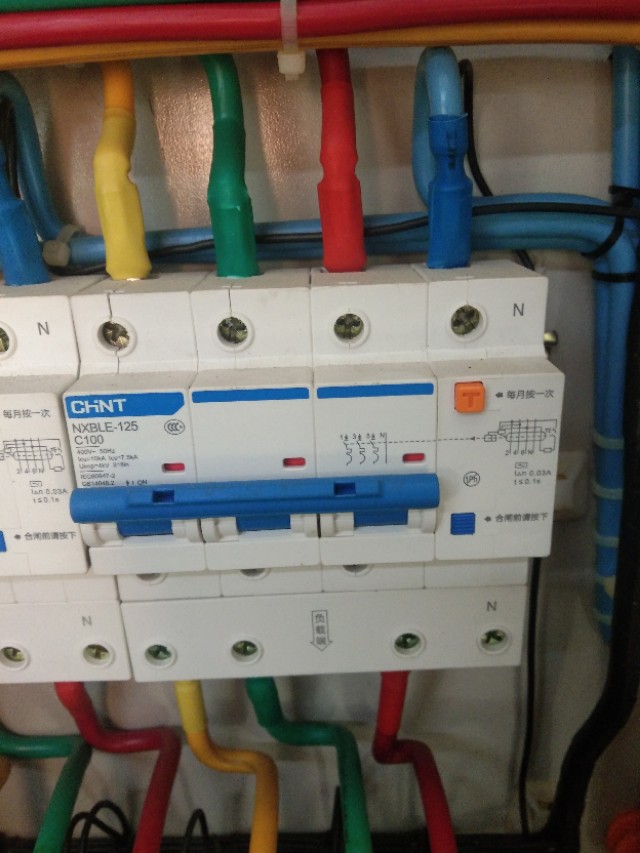 漏电保护器跳闸推不上怎么解决,漏电保护器跳闸送不上去怎么解决