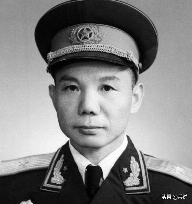 王近山抱着娃娃打仗，部属批评搞特殊待遇，*伯承刘**：写检讨