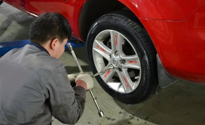 4个轮胎都装反了有什么后果,轮胎滚动方向装反有什么关系