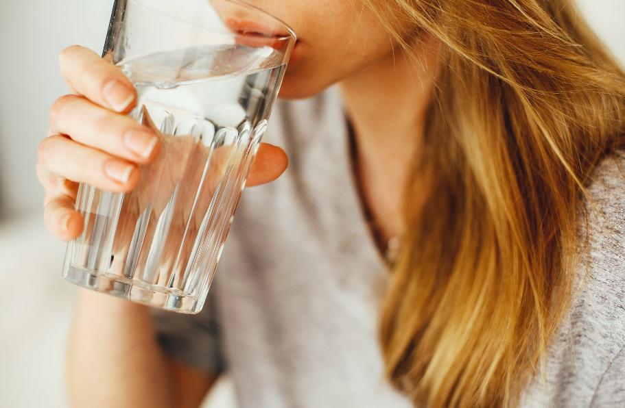 安吉尔a7和美的colmo净水器比较,沁园安吉尔美的哪个净水器好