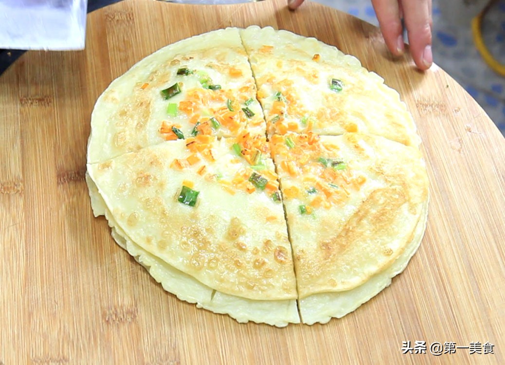 鸡蛋煎饼怎么做松软酥脆,一碗面粉两个鸡蛋独家做法