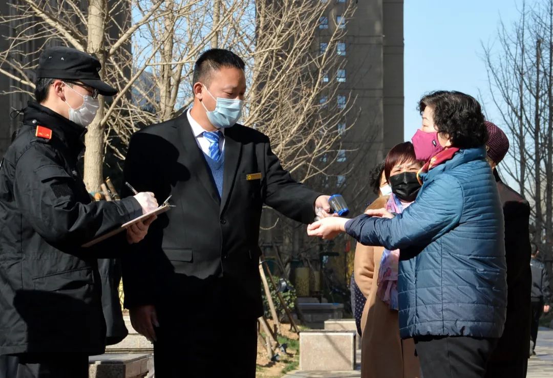 半月谈新冠后遗症,巨婴症患者怎么治疗