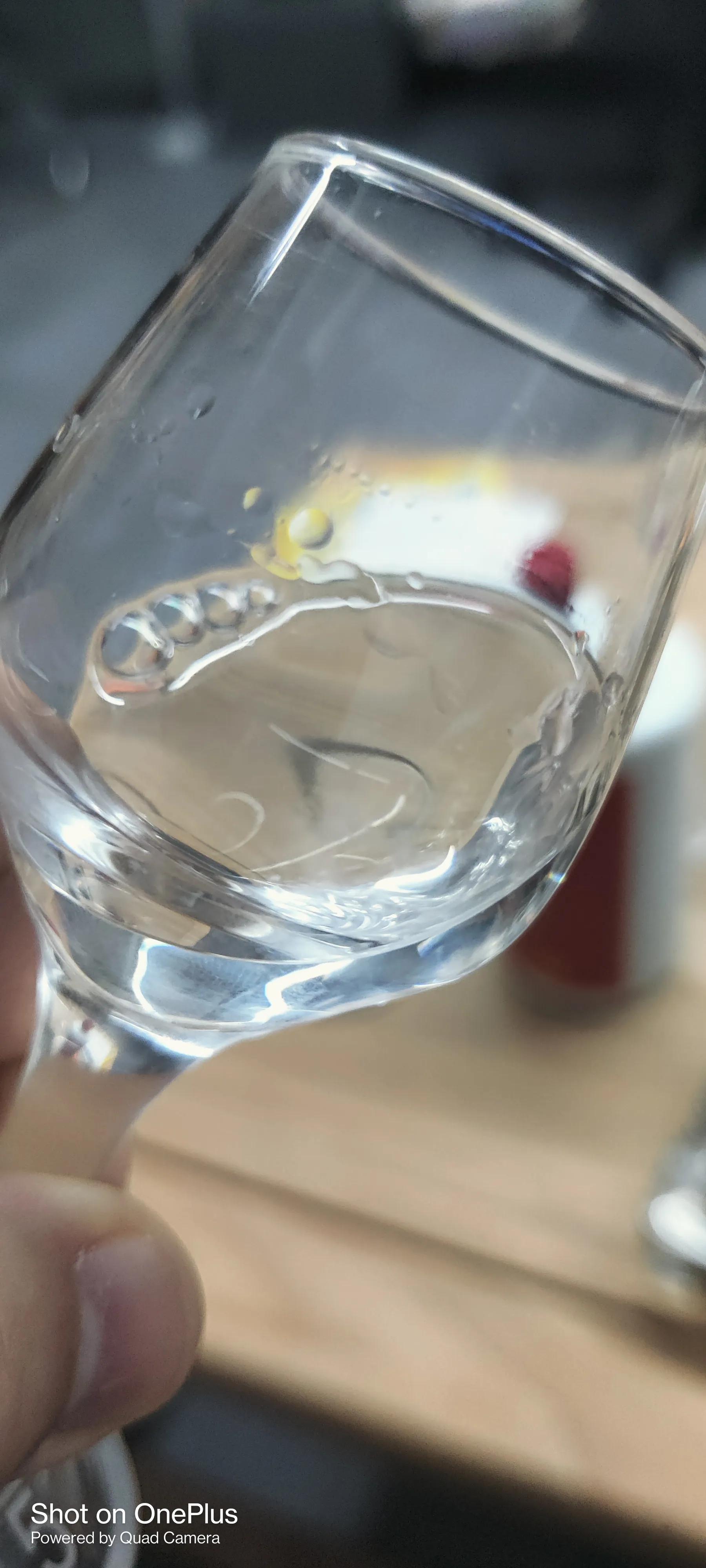 朋友圈买来酱酒，到底靠不靠谱？荣和酱酒1935开箱