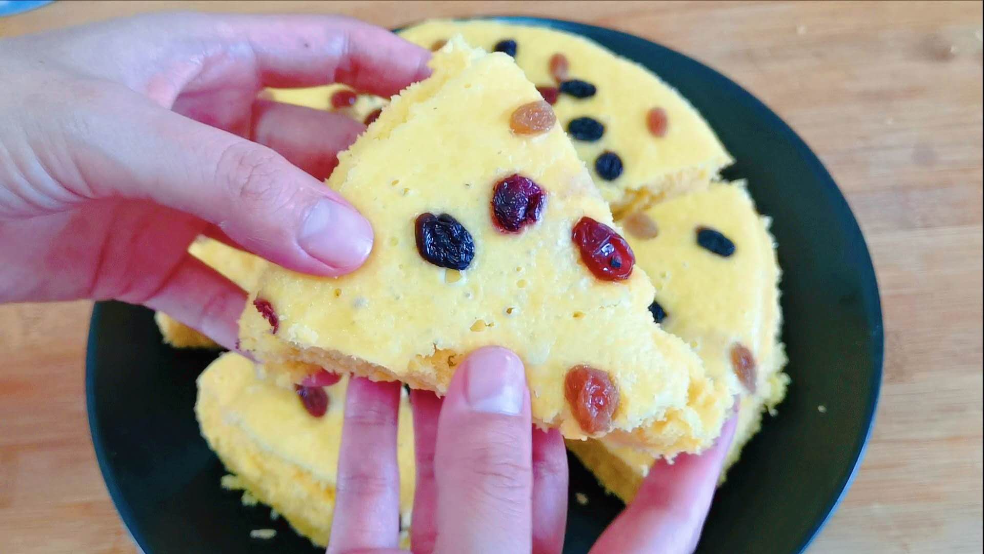 为什么蒸出来的发糕发苦,玉米面发糕发粘有酸味怎么回事