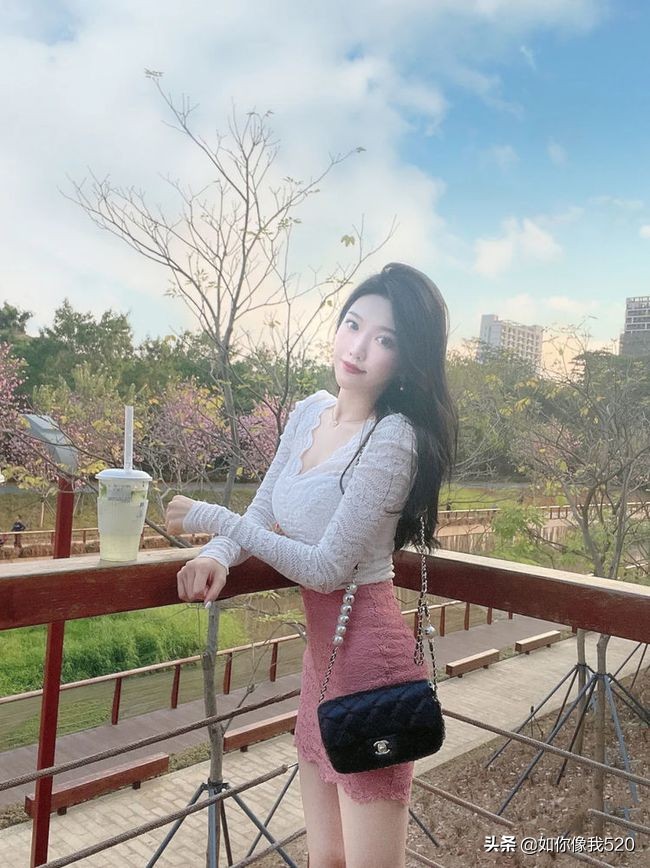 印花蝴蝶包臀吊带裙微胖穿搭,法式吊带连衣裙气质穿搭