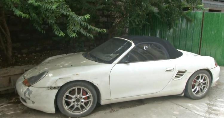 2017年曾“消失”济南融汇爱都小区外保时捷连停五年说法不实