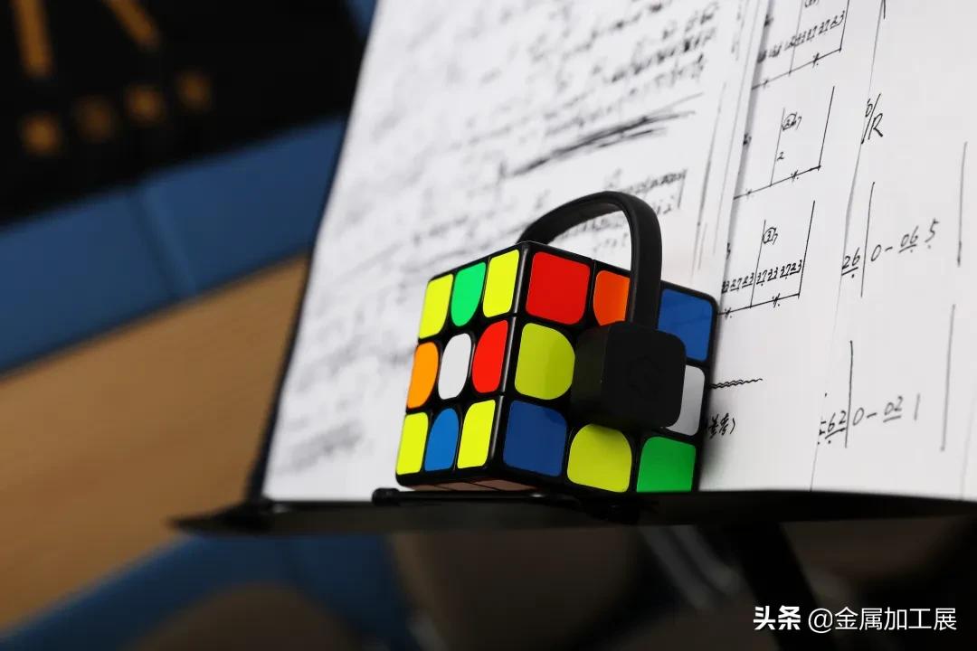 魔方小站站长快速复原三阶魔方,初学者三秒复原魔方教程