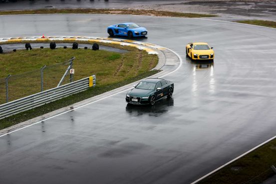 到底奥迪的quattro四驱系统是什么鬼，能有如此强大的性能呢？