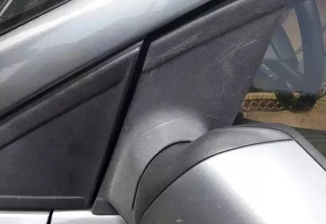 汽车内饰塑料件发白老化怎么办,洗车后塑料件发白