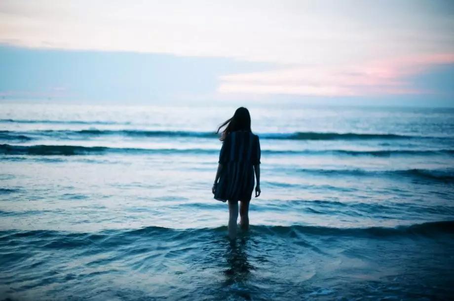 随意删了你的人就不要再加了,当你删了一个人以后忍不住加回来