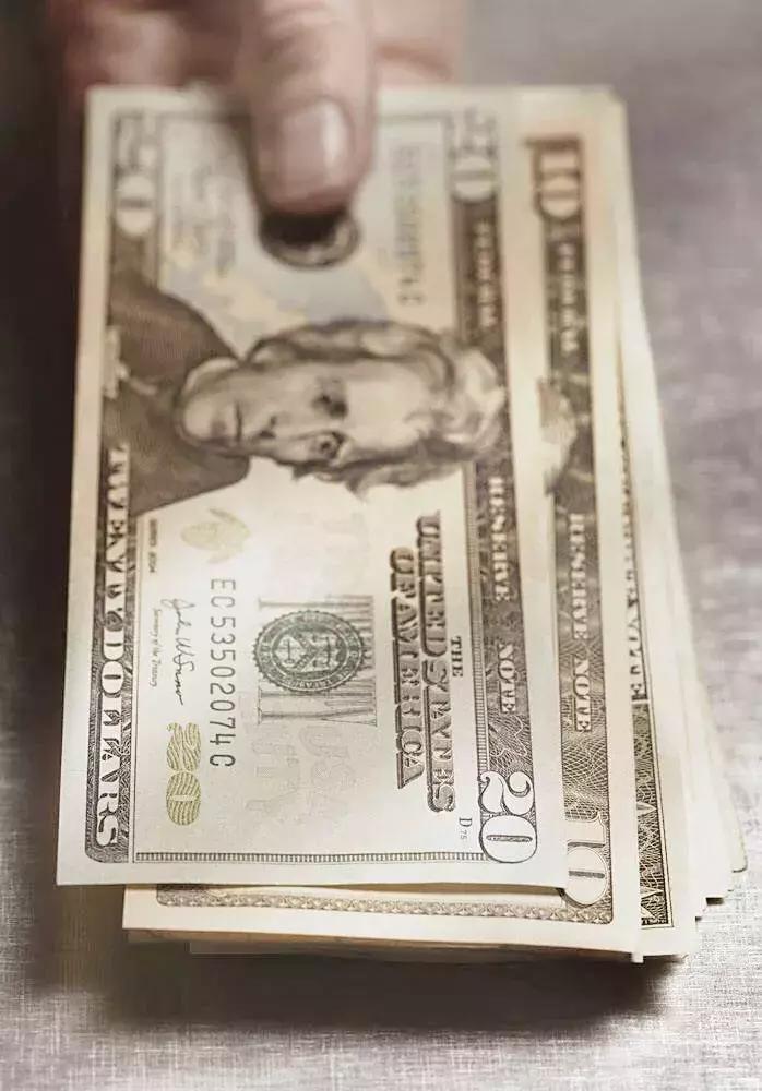 愿意和你谈钱的人请好好珍惜,跟你谈钱的人都挺靠谱