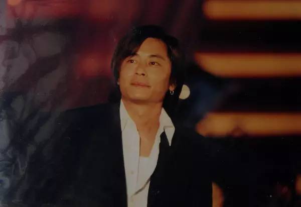 王杰嗓子坏了后的经历照片,王杰嗓子坏了后的经历