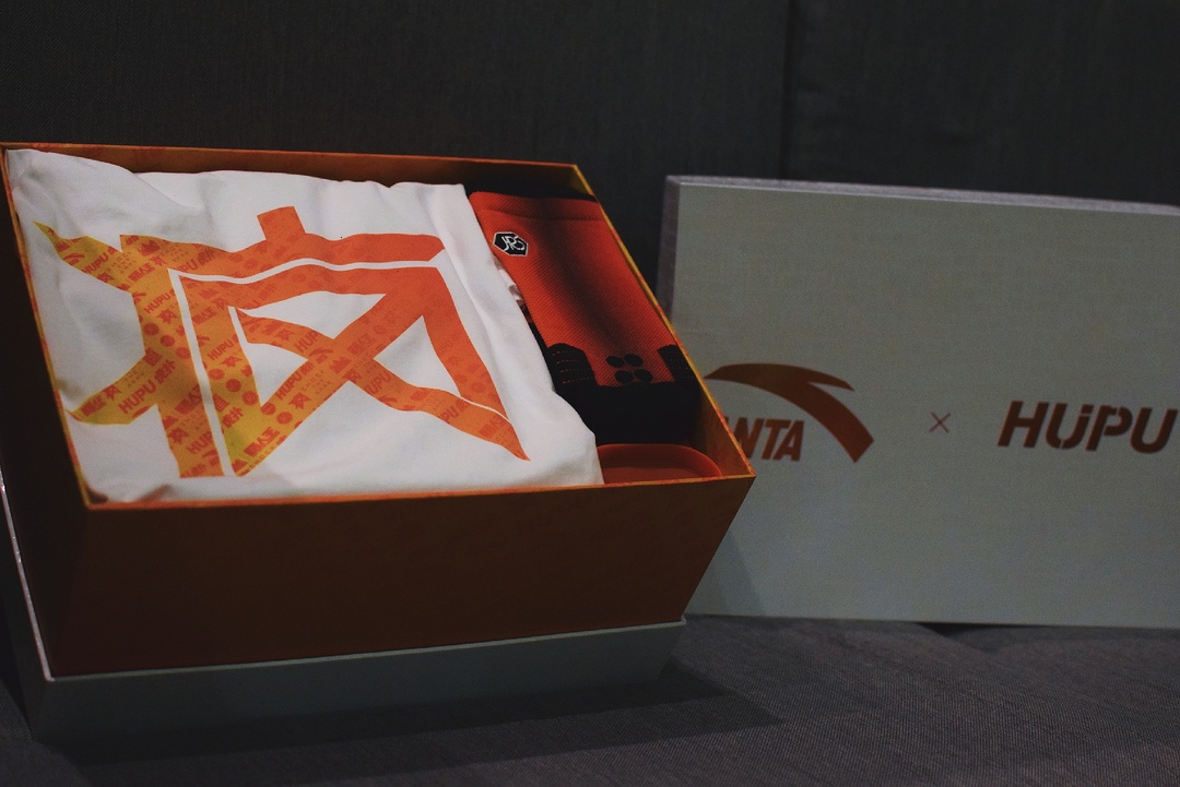 言足斋•开箱丨为什么一双“要疯”能勾起我的回忆？