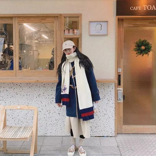 经典低帮帆布鞋日常穿搭,帆布鞋的穿搭技巧和潮流造型分享