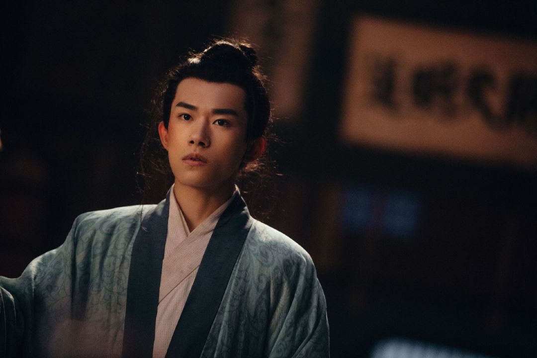 肖战和易烊千玺谁最火,易烊千玺和蔡徐坤谁火