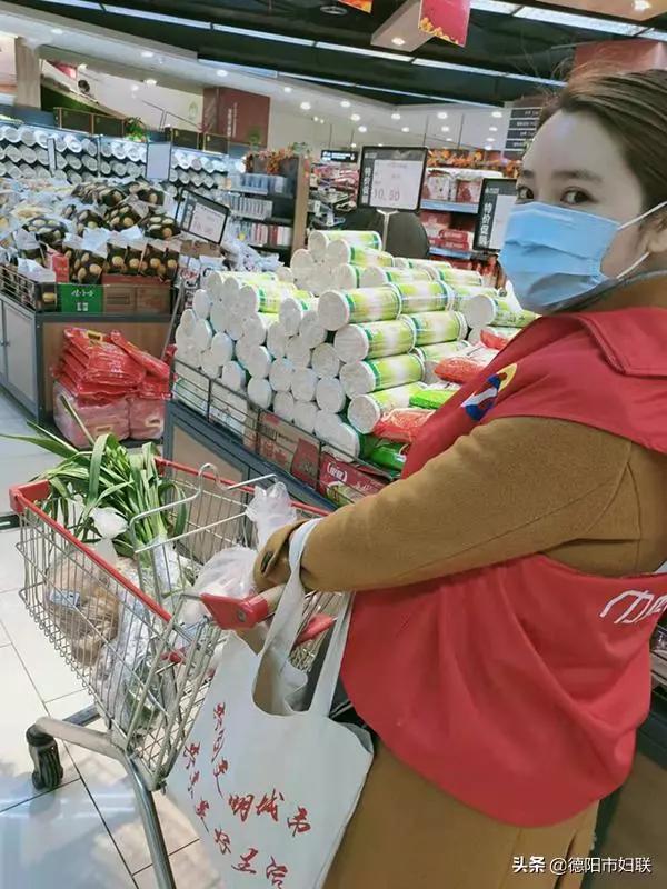 巾帼志愿者撑起抗疫防疫半边天,抗疫志愿者为出征勇士护小家