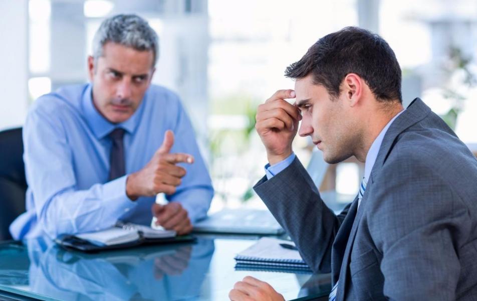 职场人的共同问题：怎么和领导打交道？不要一味地当“舔狗”