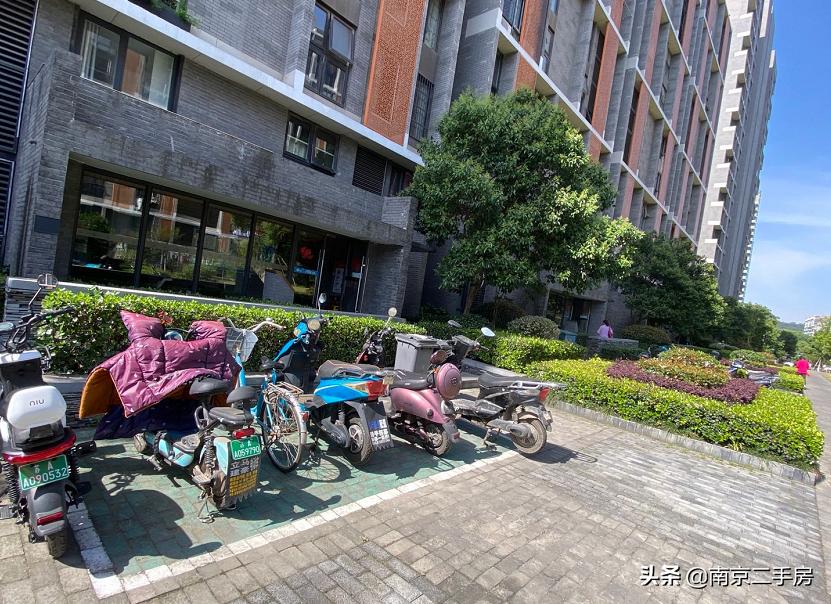 凭实力吸粉!成交破4万/㎡,实探百家湖“网红”神盘