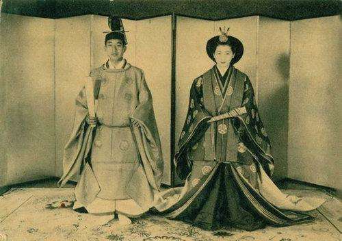 战败后的良知派：生存赎罪，还是颓废毁灭？太宰治的答案是死亡