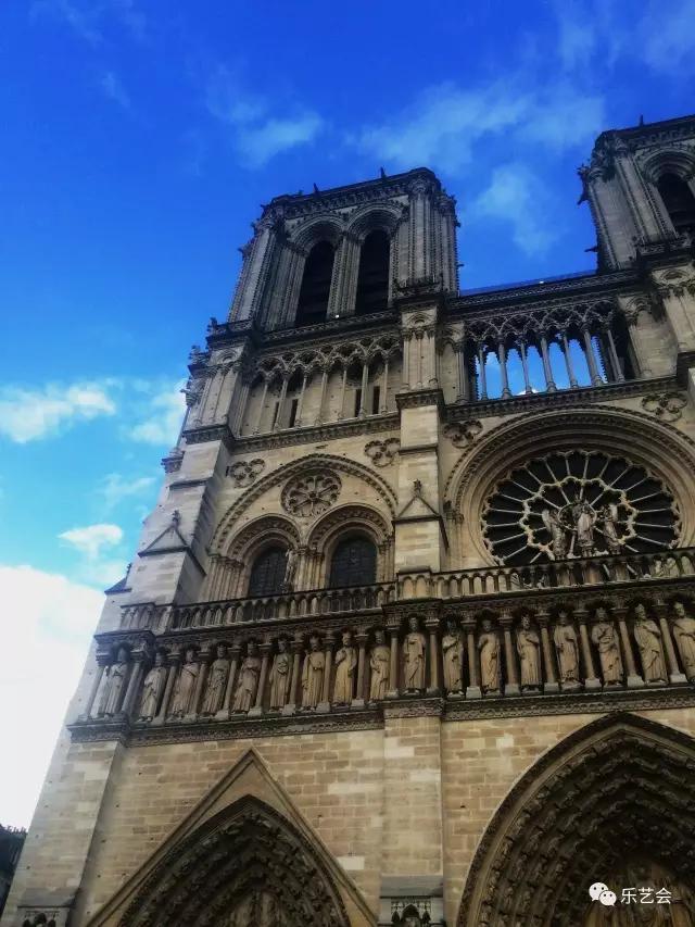 泉耕：教堂建筑金属章