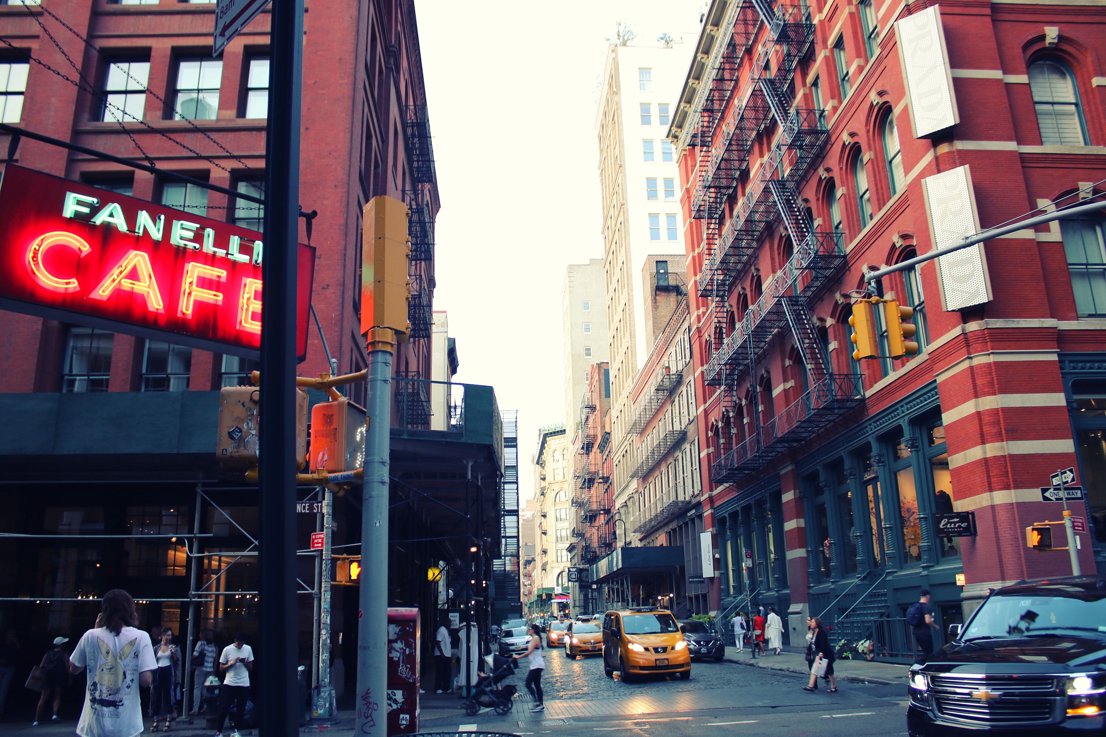 基金定投低估买入高估卖出,基金定投卖出算当日行情吗