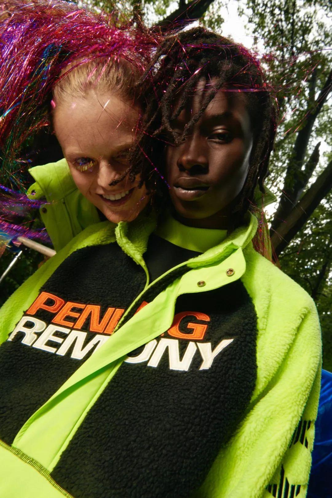 安踏潮湃,安踏火爆携款