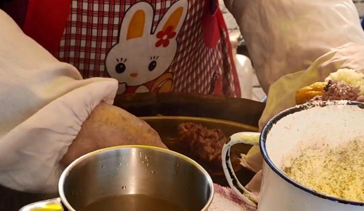 摆摊卖男女老少都爱吃的特色小吃,摆摊卖自制手工小吃