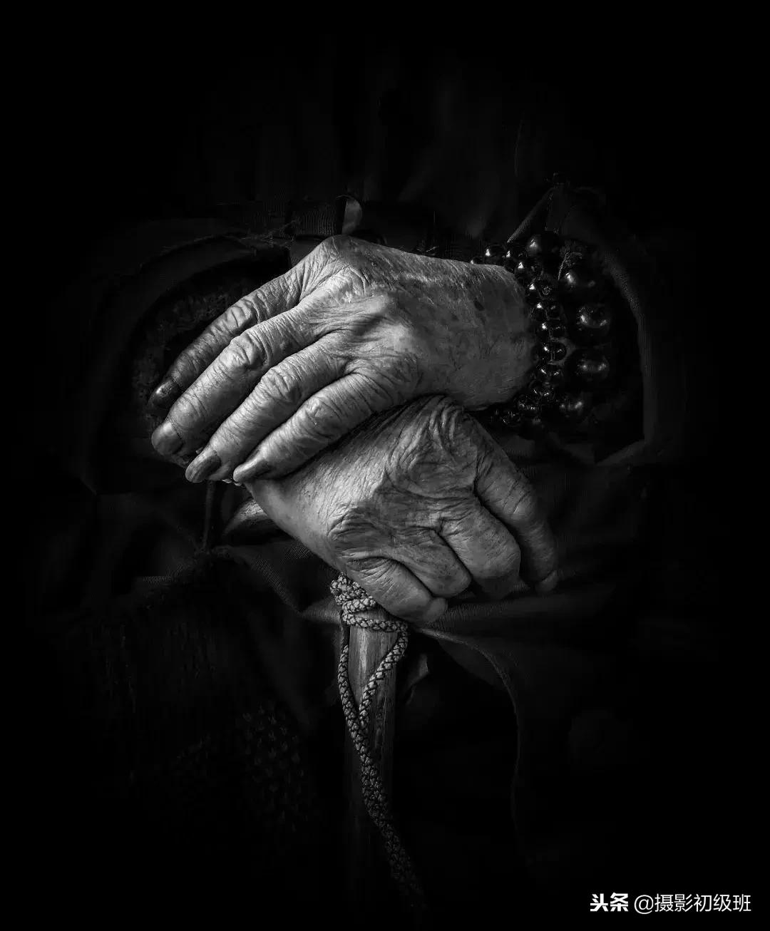 摄影基础知识：如何拍出纯黑色背景照