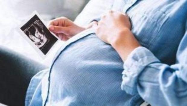 早产将近3个月，新生儿体重仅0.99斤却仍顽强存活，不禁让人感叹