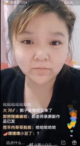 别骂了！靠放屁，抠鼻，舔葱走红的“郭老师”，其实挺可怜的