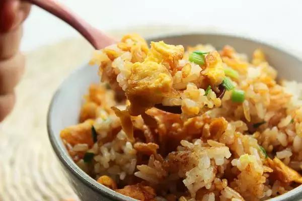 美味蛋炒饭的家常做法,美味好吃的蛋炒饭怎么做
