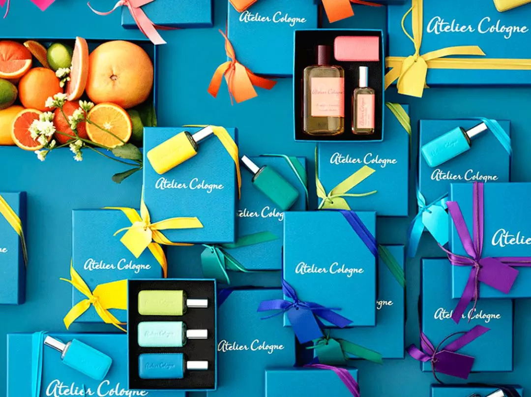 rihanna只靠副业微商赚6个亿,rihanna副业赚多少钱