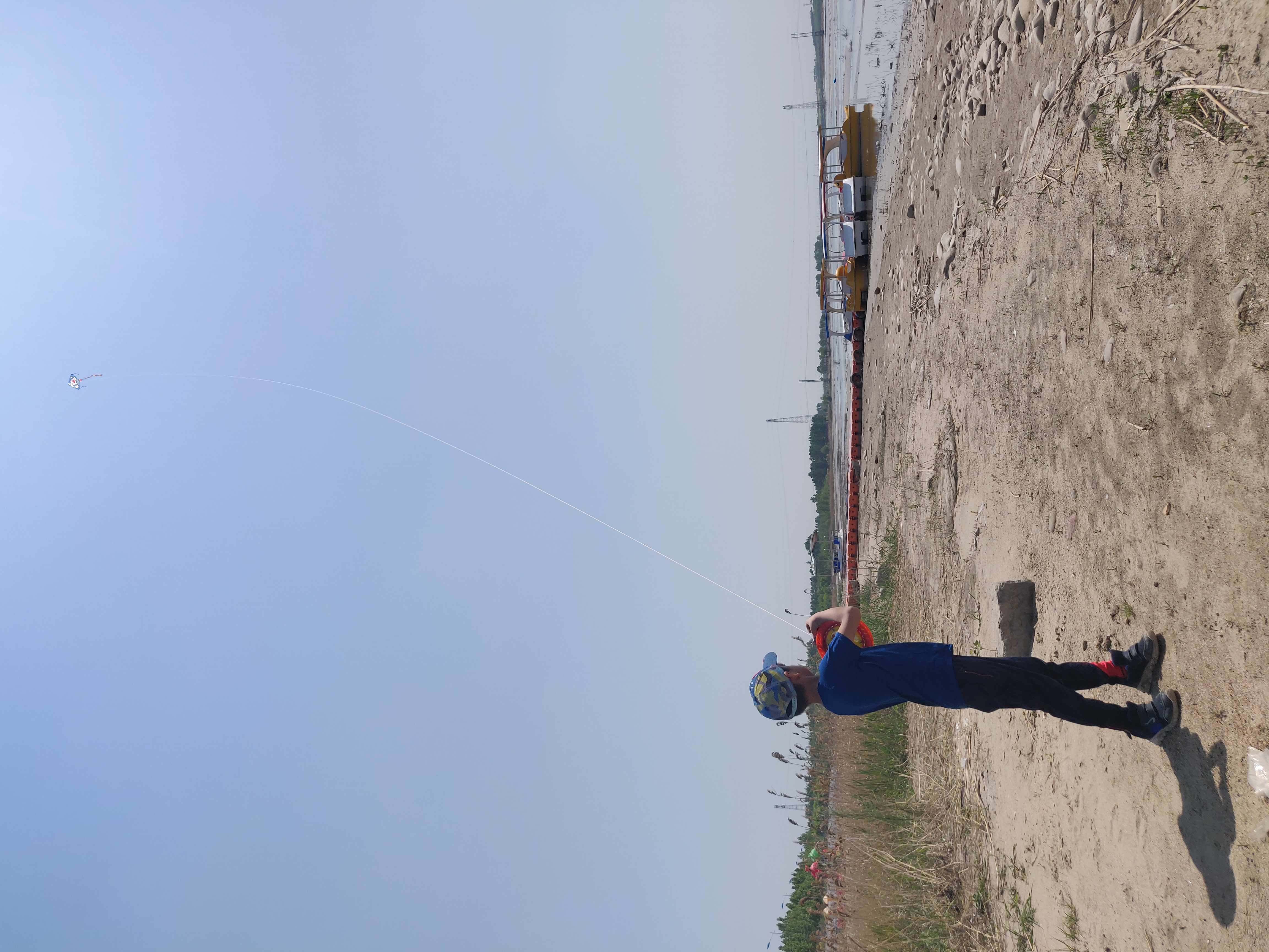 跑步时应该是看前面还是看跑道,跑步穿衣应该穿什么样的