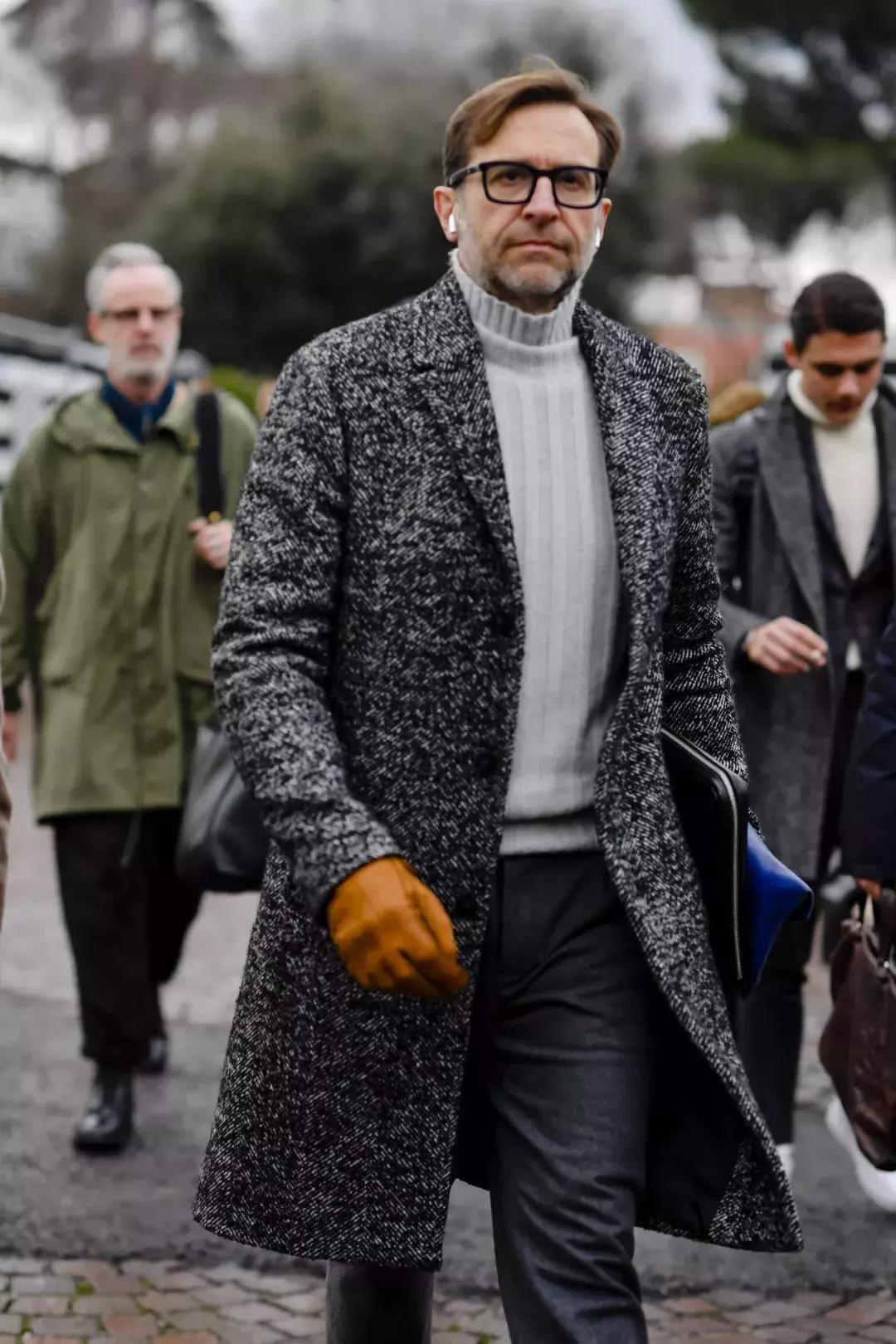 毛衣是冬季的基础单品,毛衣要更适合寒冬