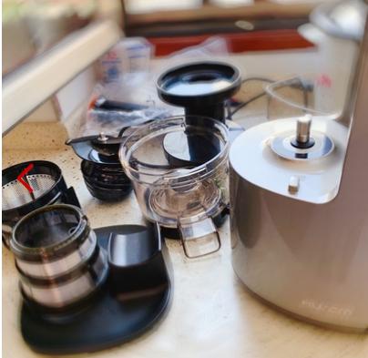 姐姐家新入手一个原汁机，榨汁细腻无渣，厨房格局更提升