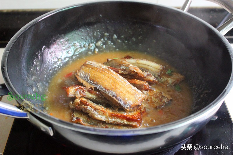 红烧带鱼带汤汁,红烧带鱼怎么去除腥味