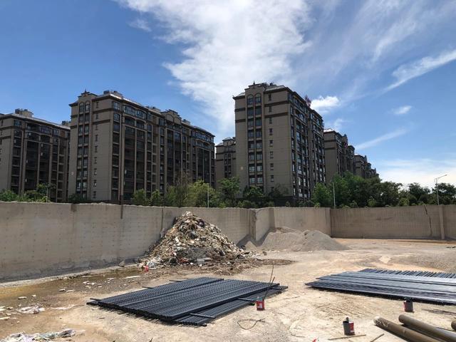 昆明一小区业主:买房时开发商说这是主题公园,住进去后发现变成垃圾转运站