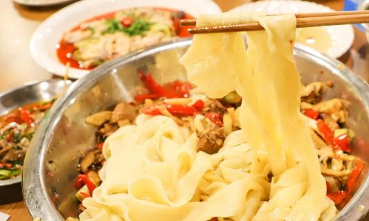 「两江“双晒”」力杨水上漂、大竹林焖烧鸡、翠云水煮鱼…两江新区“宝藏”美食推荐