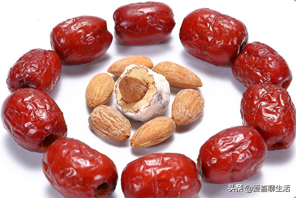 元旦将至，女生若工资允许，建议囤这5种零食，招待客人有面子