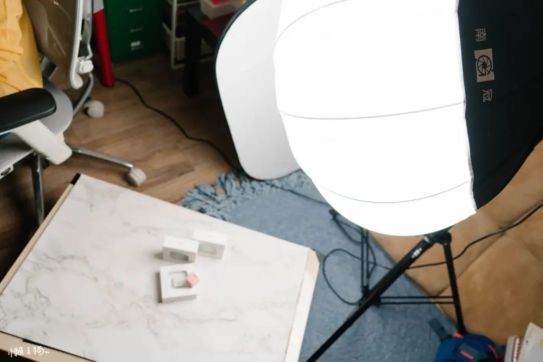 摄影灯需要灯泡吗,摄影灯与日光灯的区别