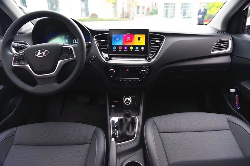 吉利帝豪和现代悦纳哪个好,合资车5万左右的新车省油