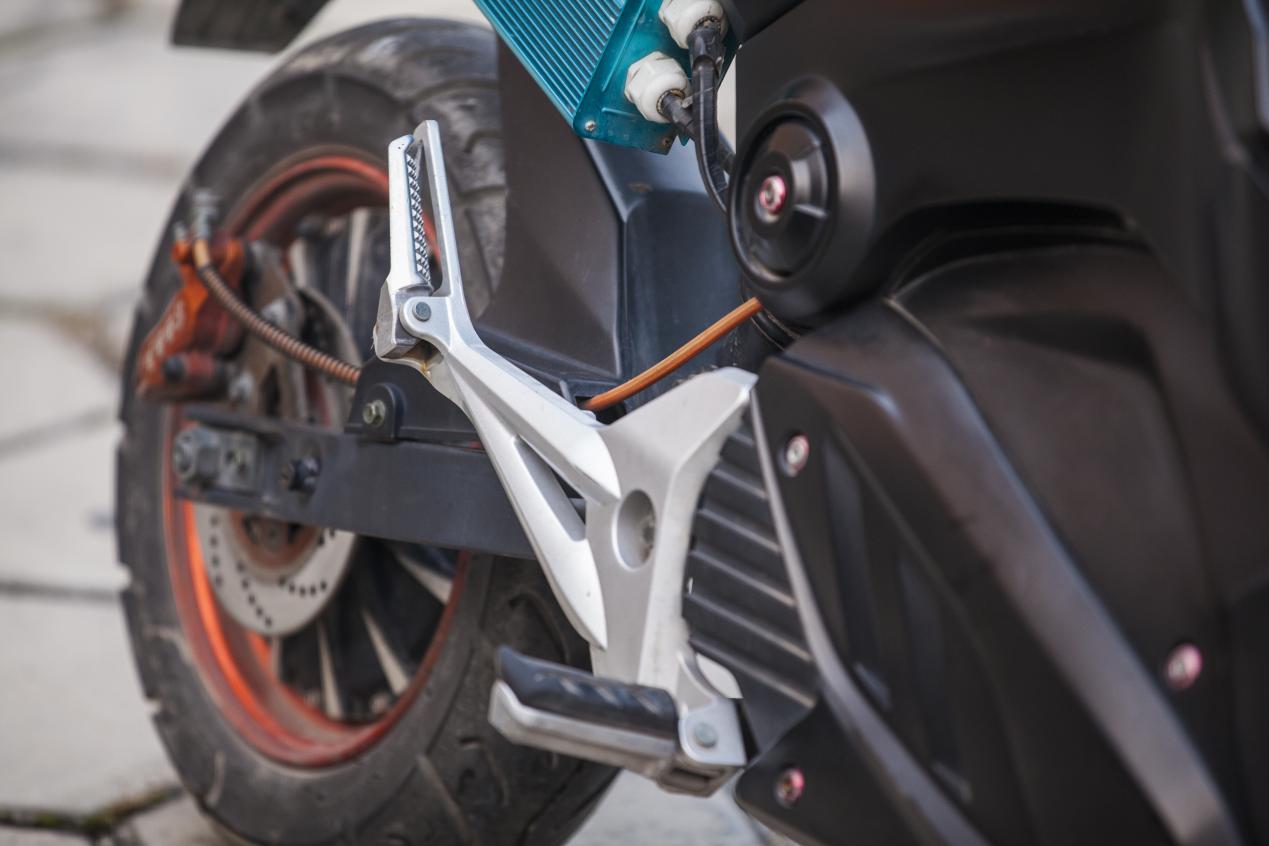 孤独夜里男孩的唯一陪伴，小厂电摩也有的情怀槽车详聊小猴m3！