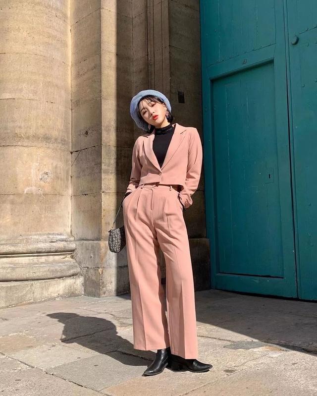 肤色搭配什么颜色好看高级,浅色系哪几种颜色搭配好看