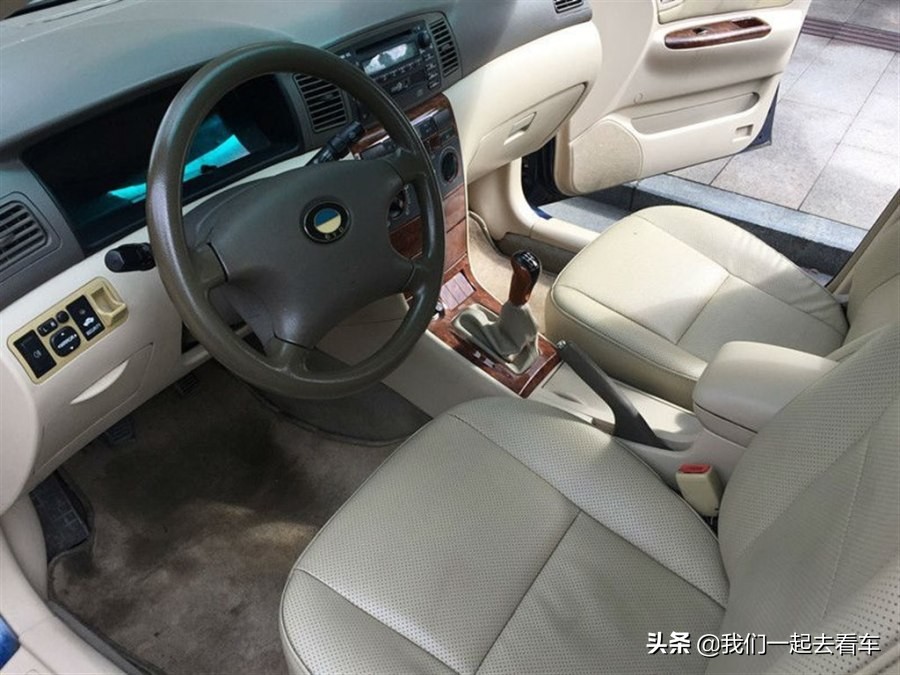 一台二手小车比亚迪f3一年费用,一台手机的钱买一辆车