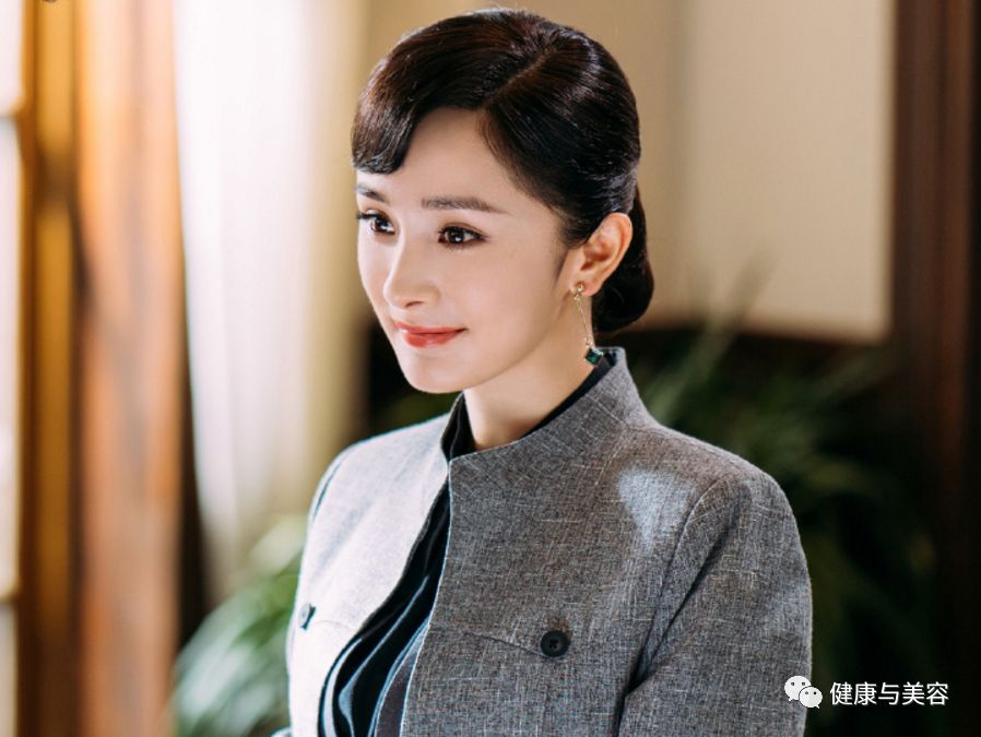 杨幂脸型适合什么发型,杨幂空气刘海发型图片大全