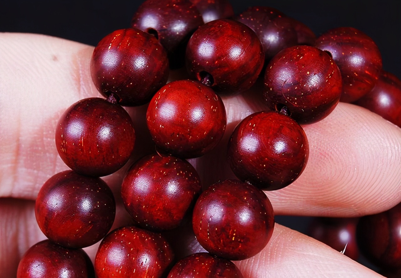 小叶紫檀满天星鉴别真假只需3秒,小叶紫檀木摆件真假鉴别方法图片